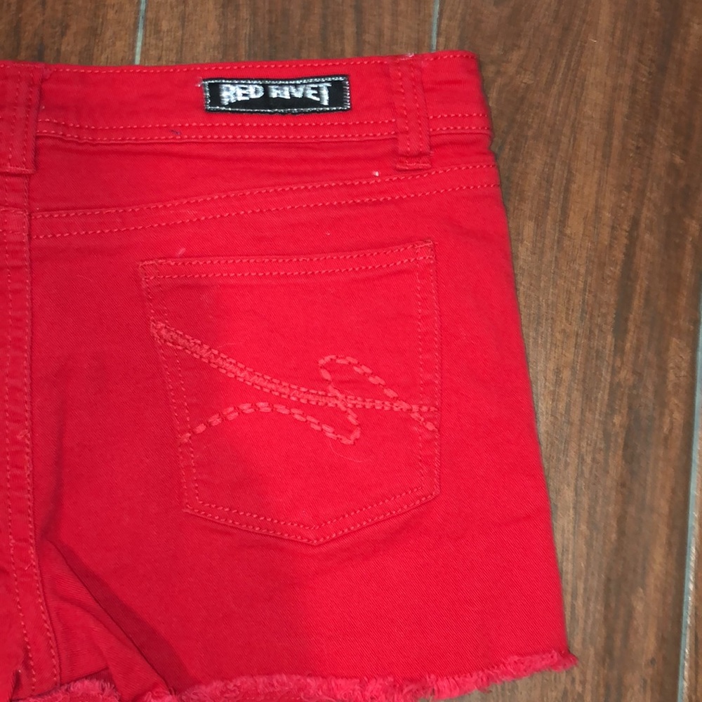 Red Rivet Red Jean Shorts. 17 - Picture 4 of 5